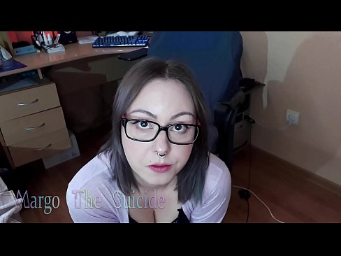 ❤️ Ragazza sexy con gli occhiali succhia il dildo profondamente sulla macchina fotografica ❤ Super porno al it.mrvideospornogratis.ru ❤️